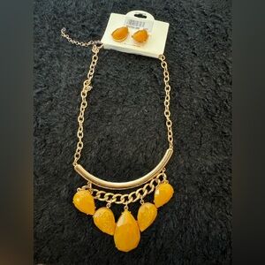 2 FOR $20 VINTAGE Gold Mustard Cluster Bib  Necklace + Earring Set USA NEW